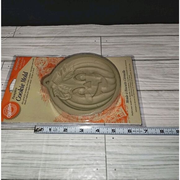Wilton Halloween Pumpkin Cookie Mold Jack-O-Lantern Vintage Ovenproof Stoneware - Picture 7 of 8